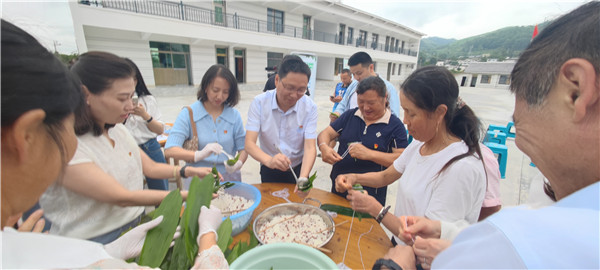 2023-6-21  貴州陽光產(chǎn)權(quán)交易所開展我們的節(jié)日·端午節(jié)主題實(shí)踐活動暨鄉(xiāng)村振興調(diào)研活動8.jpg
