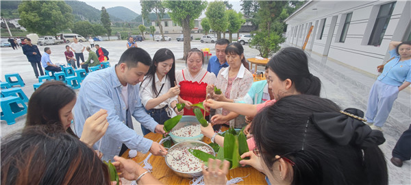 2023-6-21  貴州陽光產(chǎn)權(quán)交易所開展我們的節(jié)日·端午節(jié)主題實(shí)踐活動暨鄉(xiāng)村振興調(diào)研活動10.jpg