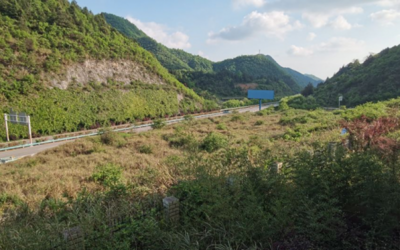 青曼收費(fèi)站外土地處置