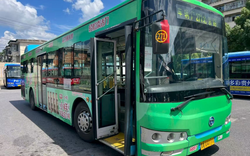 貴陽黔爽暢行運輸有限公司10臺報廢機(jī)動車處置