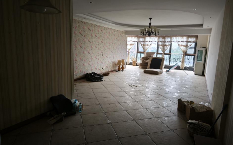 （降價(jià)）楓林小區(qū)1號(hào)樓1單元18層1號(hào)轉(zhuǎn)讓?zhuān)ǔ钟蟹剑嘿F州省機(jī)關(guān)事務(wù)管理局國(guó)有資產(chǎn)管理服務(wù)中心）