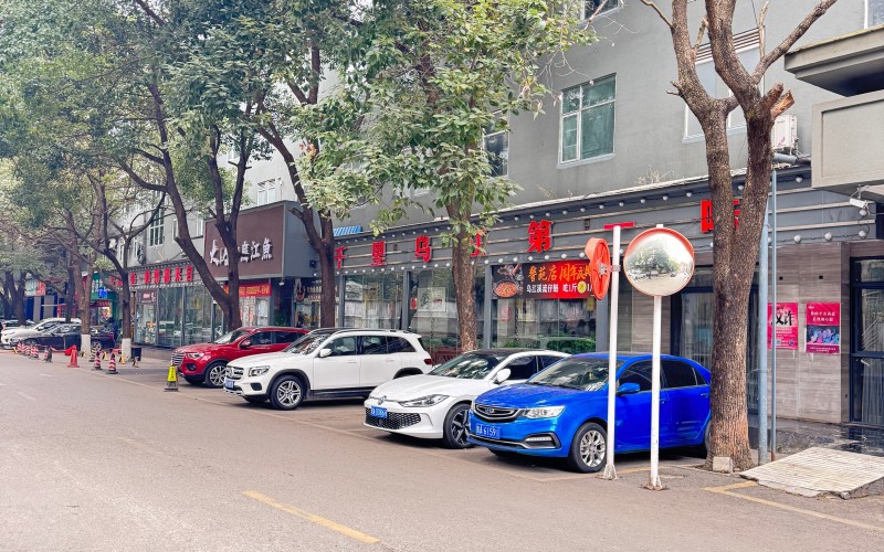 貴州省機(jī)關(guān)事務(wù)管理局國有資產(chǎn)管理服務(wù)中心貴陽市云巖區(qū)寶山北路76號警苑社區(qū)1號樓1層5處門面招租