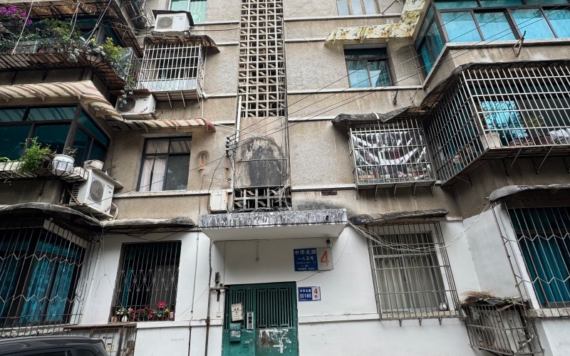 貴州省機關(guān)事務管理局國有資產(chǎn)管理服務中心貴陽市云巖區(qū)中華北路325號4棟5層附9號房屋招租